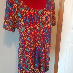 🇺🇸Lularoe tee excellent used condition